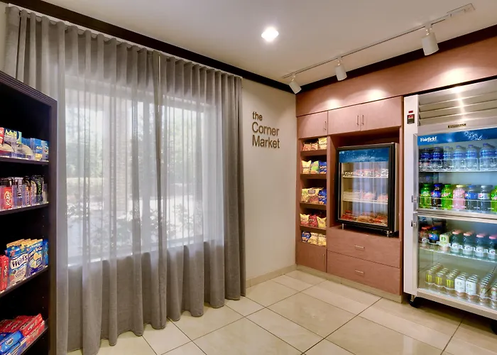Hotel Fairfield & By Marriott