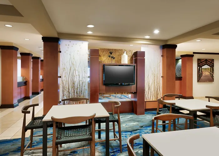 Hotel Fairfield & By Marriott
