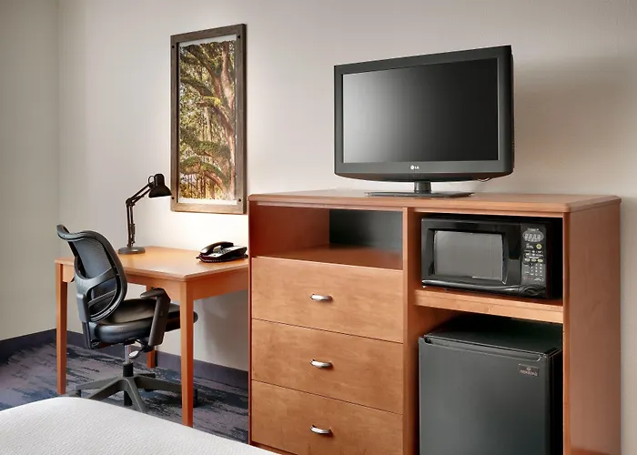 Hotel Fairfield & By Marriott